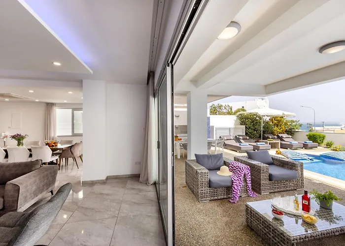 Villa Fig Tree Bay Residences 4