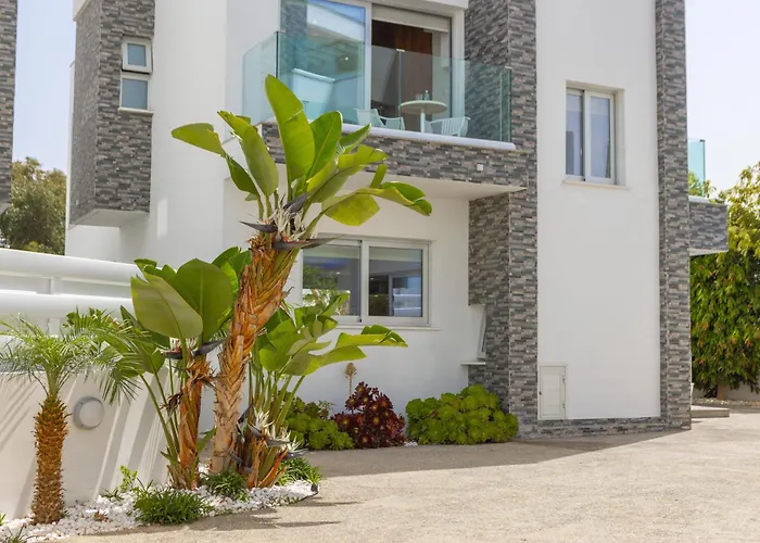 Villa Fig Tree Bay Residences 4