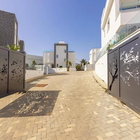 Βίλα Fig Tree Bay Residences 4 *