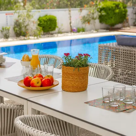 Willa Fig Tree Bay Residences 4 *