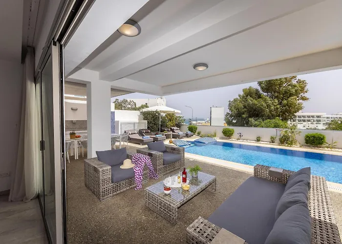 Vila Fig Tree Bay Residences 4 *